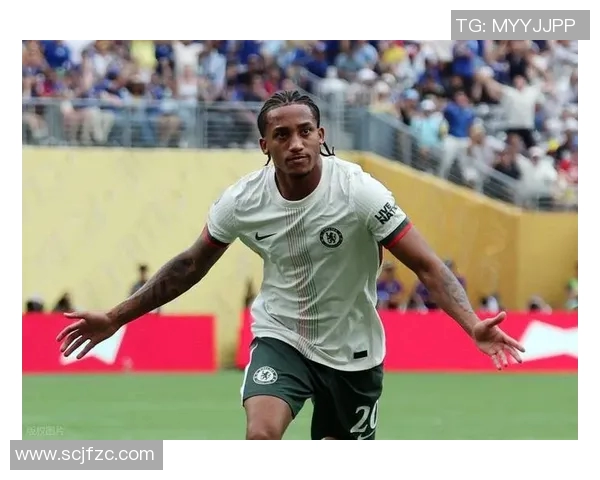 足球明星佩戴项链的时尚选择与搭配技巧解析