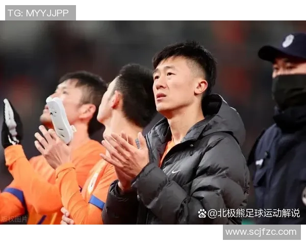 近距离欣赏足球明星的风采与魅力，感受他们的激情与梦想